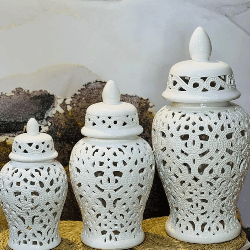 White Royal Chinese Vase - Al Ghani Stores