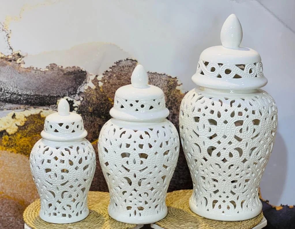 White Royal Chinese Vase - Al Ghani Stores